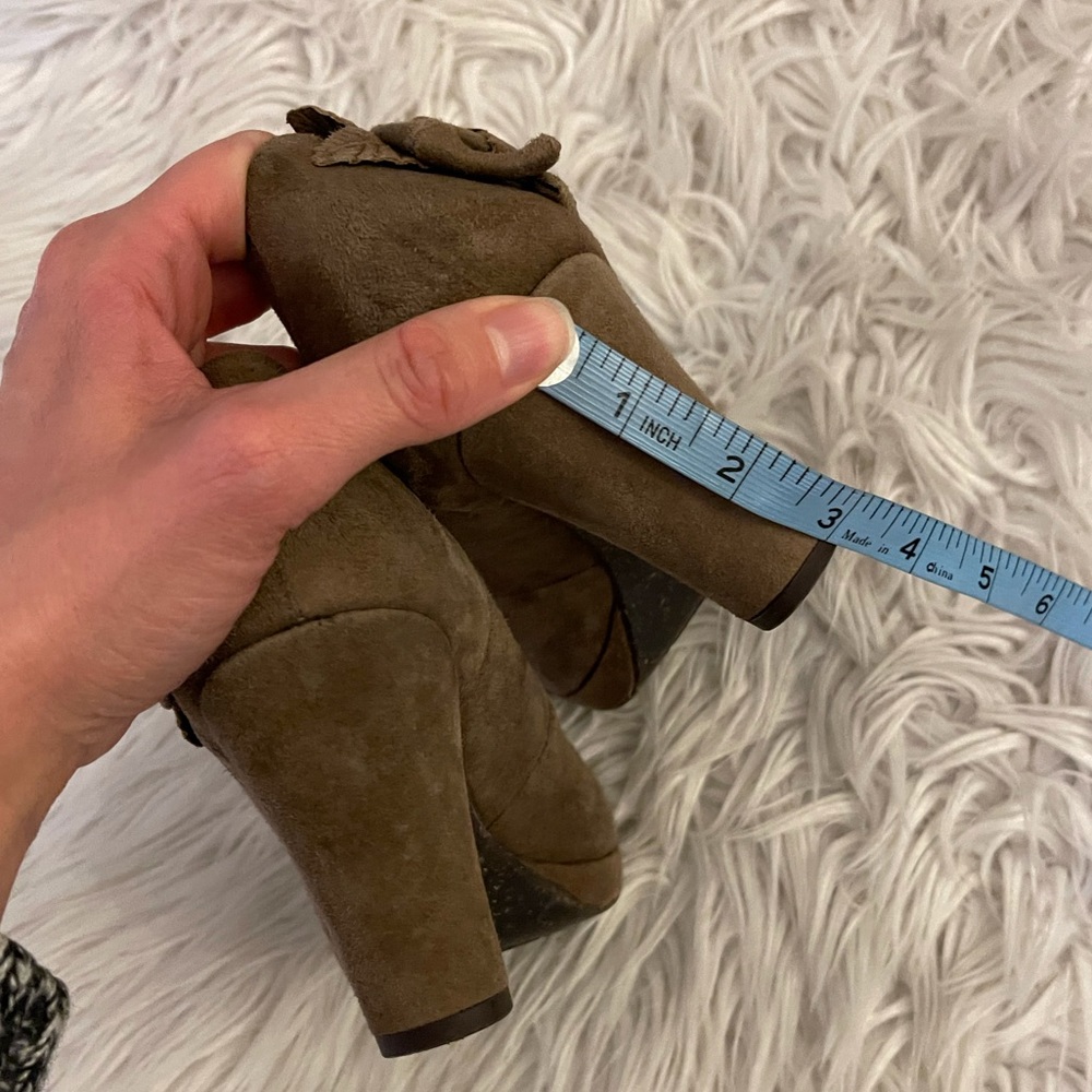 Anthropologie | Taupe suede | Naya Bakula heel - Picture 10 of 15